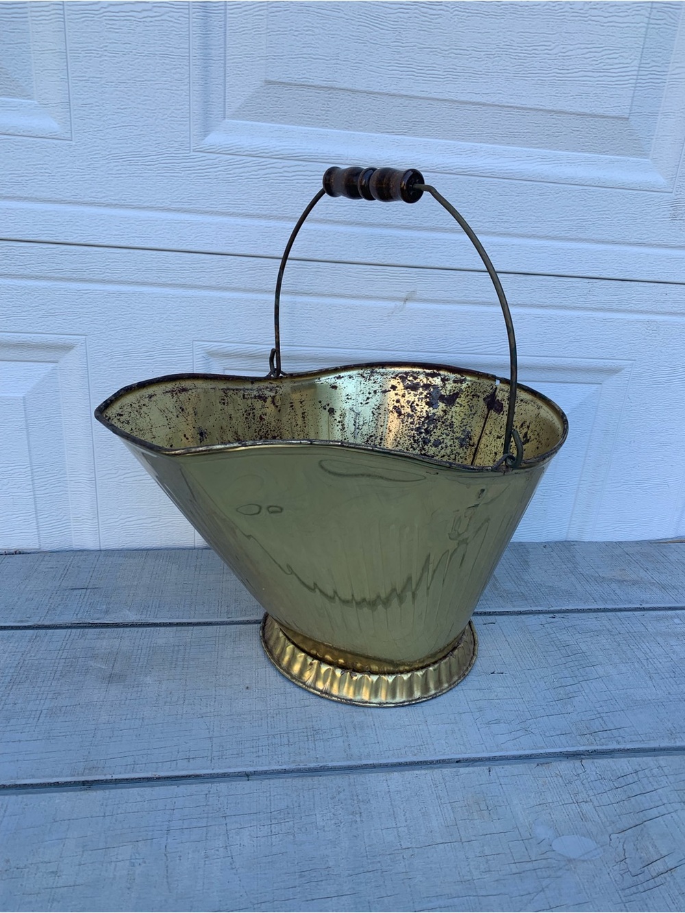 Vintage Brass Tone Coal Scuttle Helmet Hod Ash Bucket Wood Handle Fireplace